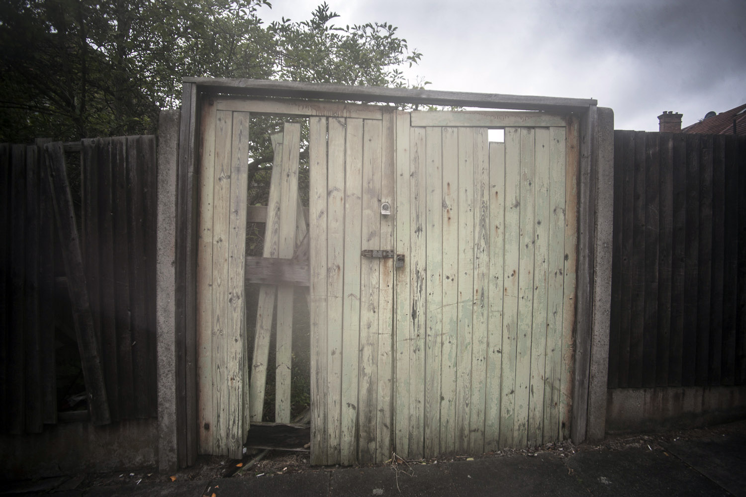 Walking The Capital Ring, a circular walk  of some 78 miles around inner and central London